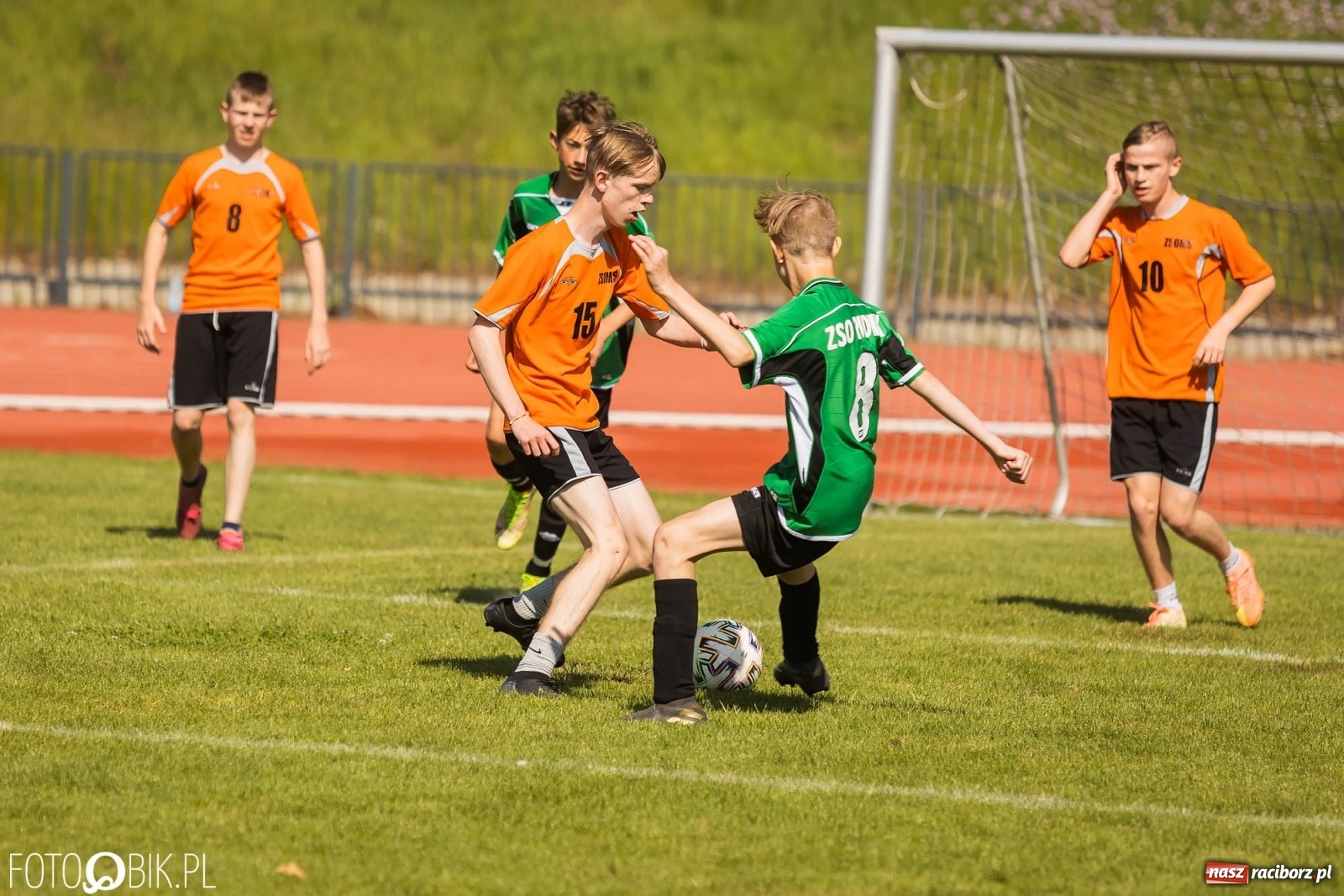 Zdjęcie w galerii na portalu naszraciborz.pl: Ósmoklasiści w walce o puchar dyrektora ZSOMS [FOTO] wiadomości z regionu