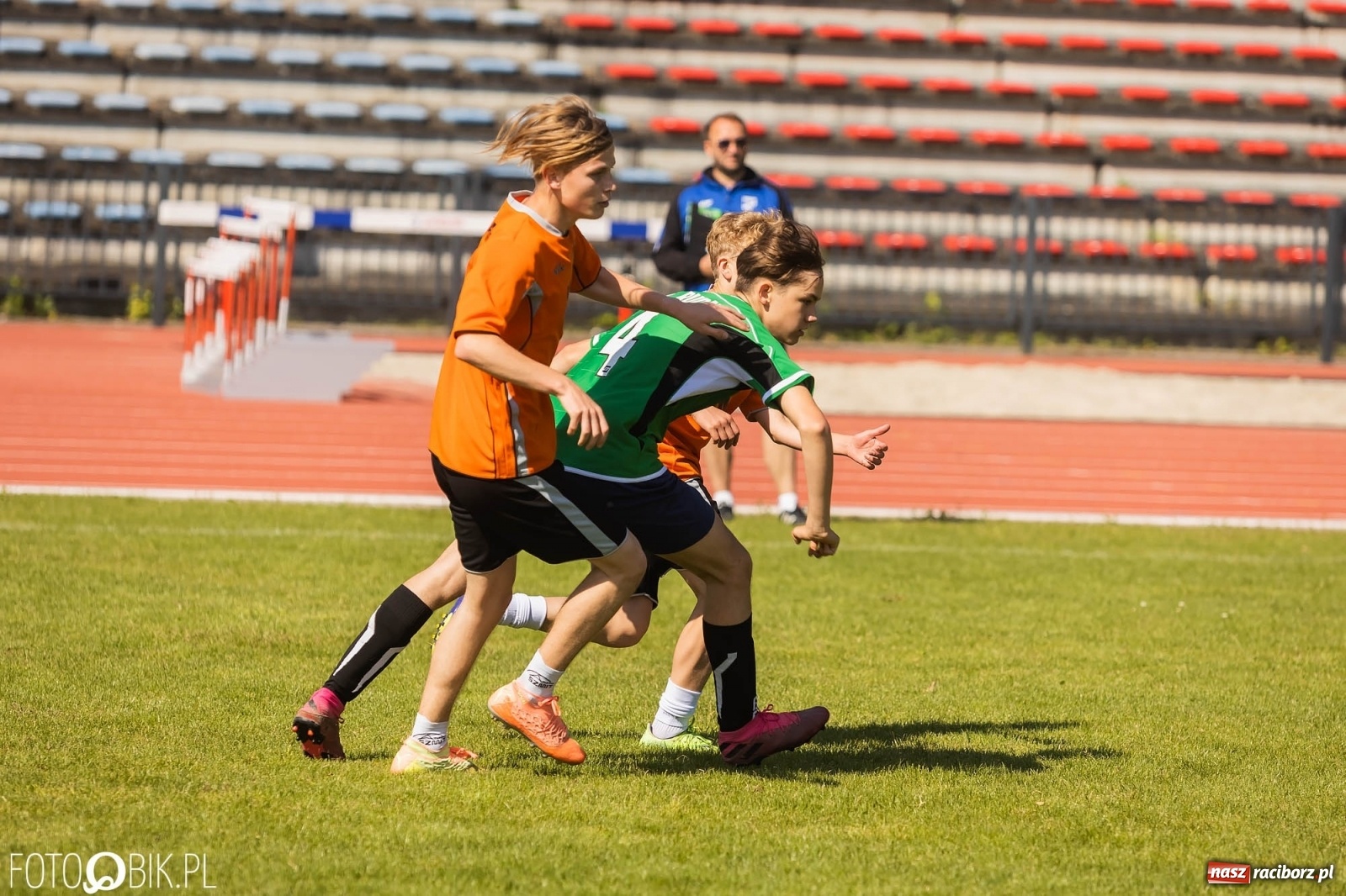 Zdjęcie w galerii na portalu naszraciborz.pl: Ósmoklasiści w walce o puchar dyrektora ZSOMS [FOTO] wiadomości z regionu