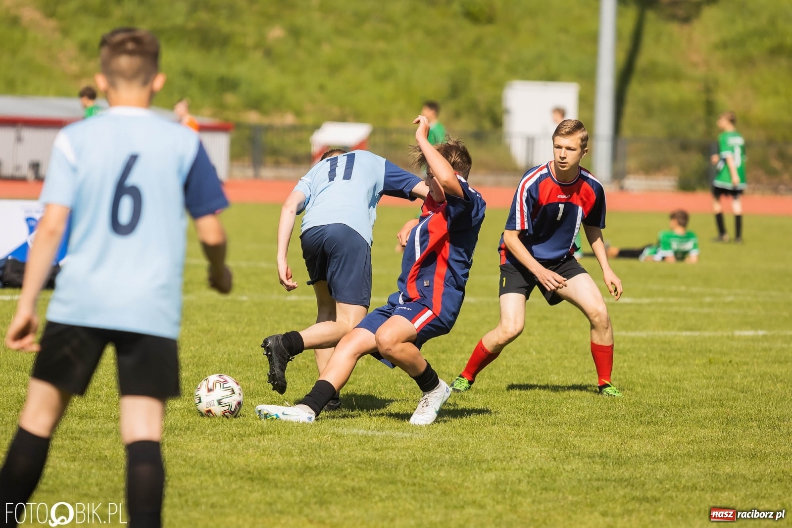 Zdjęcie w galerii na portalu naszraciborz.pl: Ósmoklasiści w walce o puchar dyrektora ZSOMS [FOTO] wiadomości z regionu