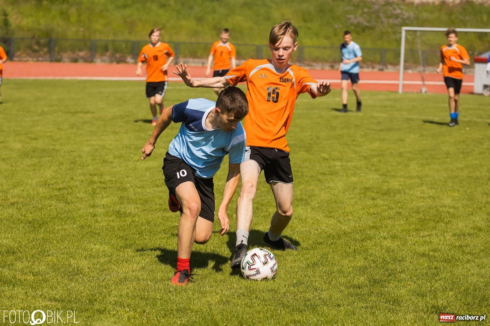 Zdjęcie w galerii na portalu naszraciborz.pl: Ósmoklasiści w walce o puchar dyrektora ZSOMS [FOTO] wiadomości z regionu