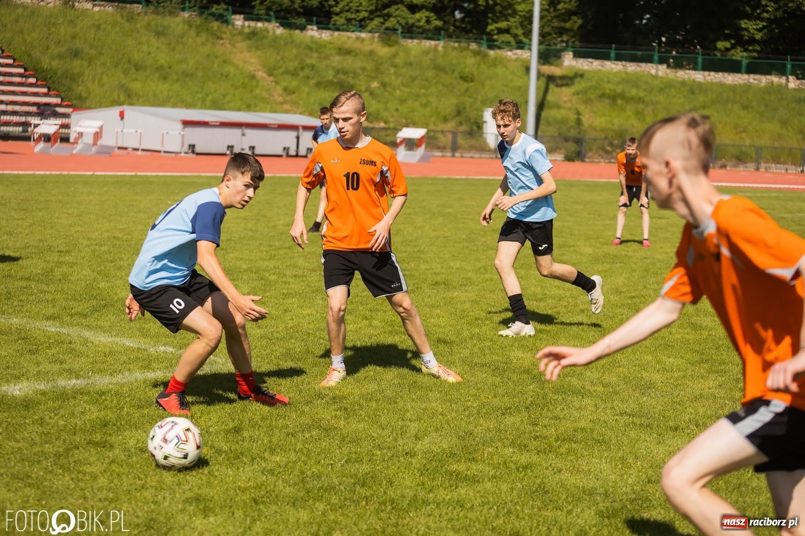 Zdjęcie w galerii na portalu naszraciborz.pl: Ósmoklasiści w walce o puchar dyrektora ZSOMS [FOTO] wiadomości z regionu