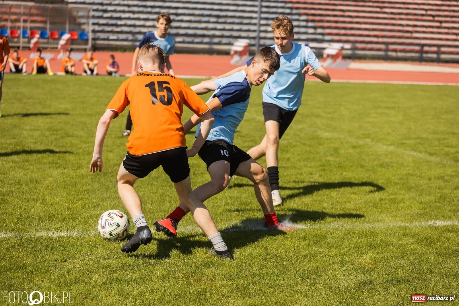 Zdjęcie w galerii na portalu naszraciborz.pl: Ósmoklasiści w walce o puchar dyrektora ZSOMS [FOTO] wiadomości z regionu
