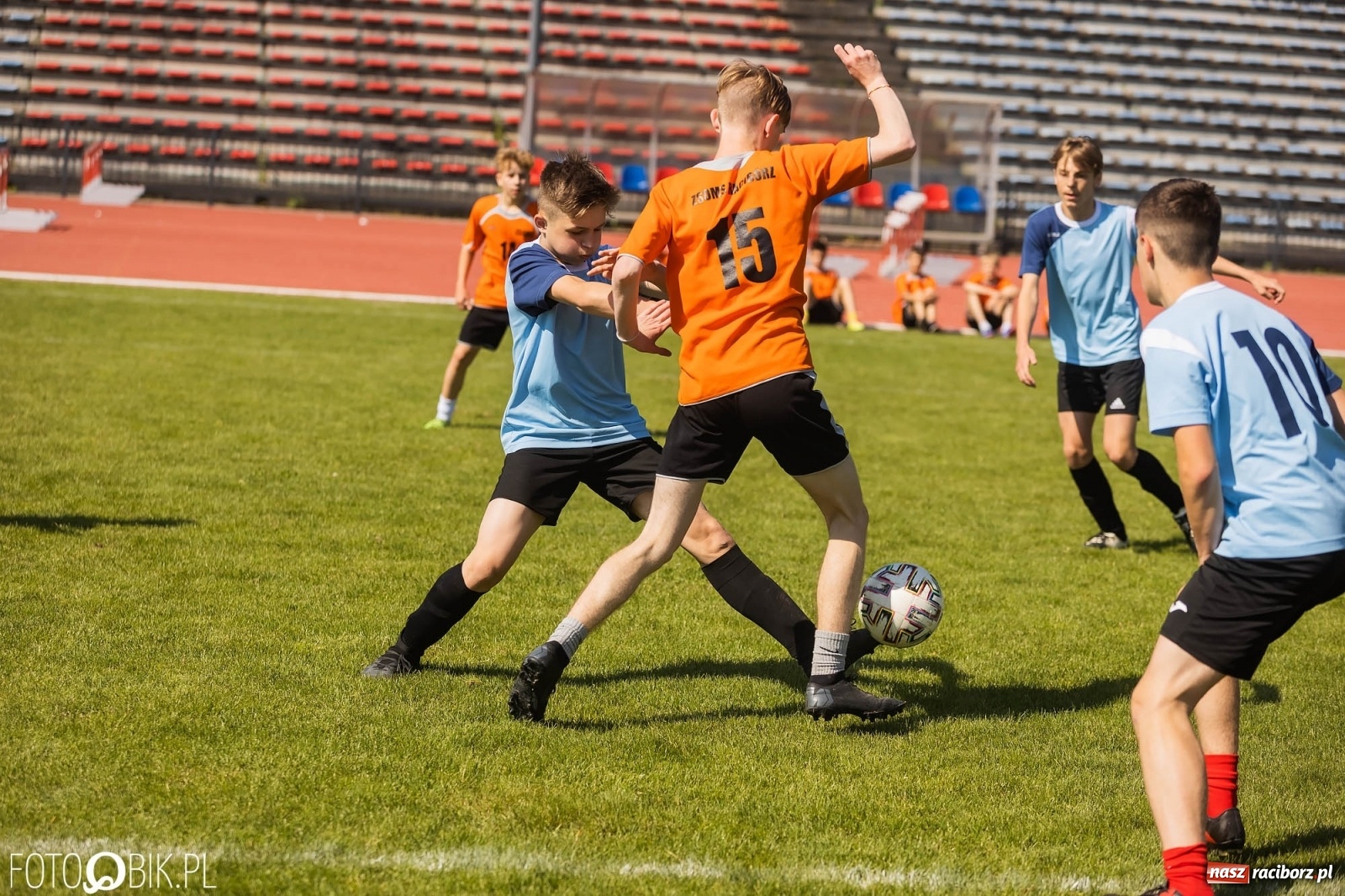 Zdjęcie w galerii na portalu naszraciborz.pl: Ósmoklasiści w walce o puchar dyrektora ZSOMS [FOTO] wiadomości z regionu