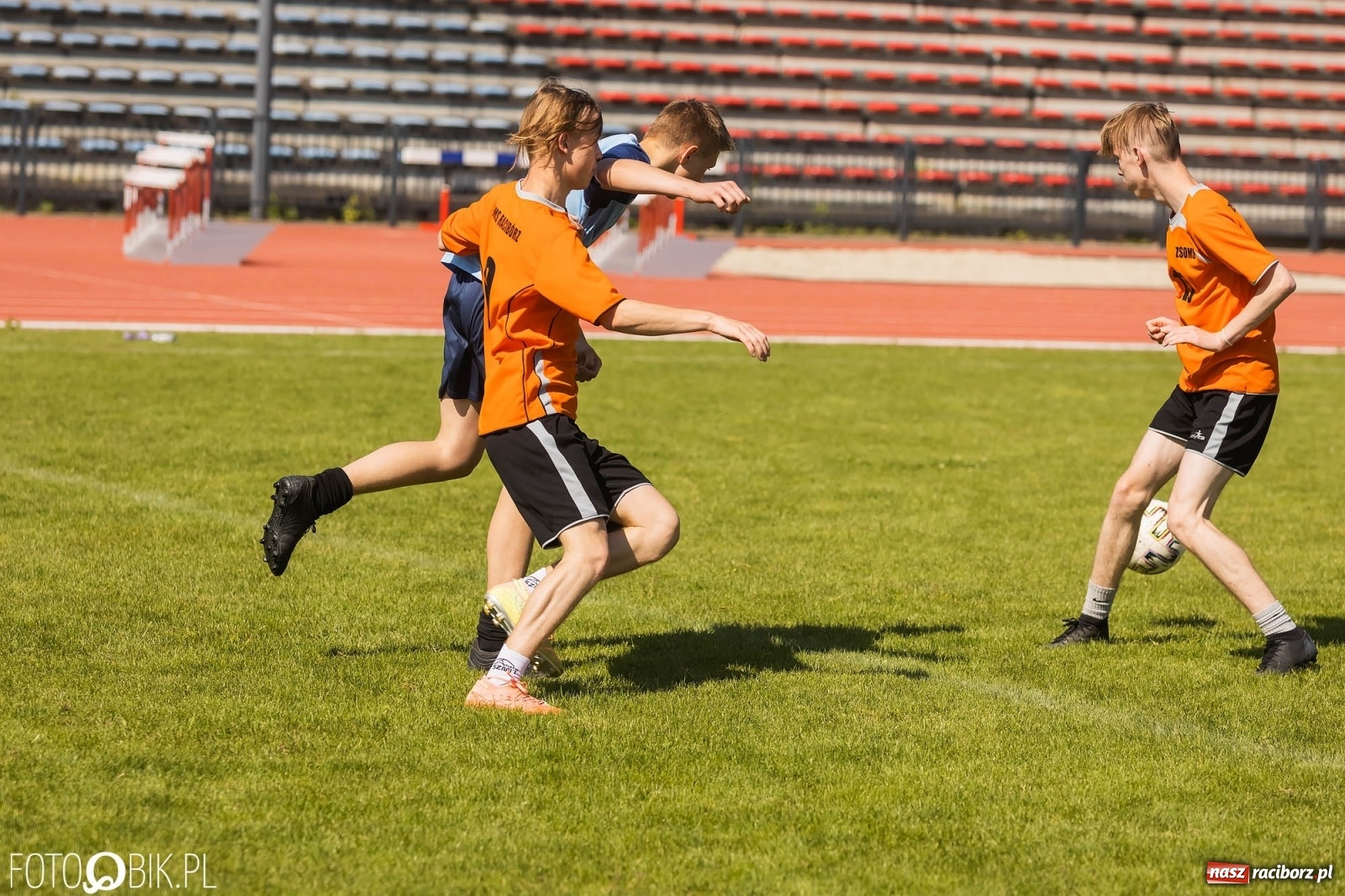 Zdjęcie w galerii na portalu naszraciborz.pl: Ósmoklasiści w walce o puchar dyrektora ZSOMS [FOTO] wiadomości z regionu