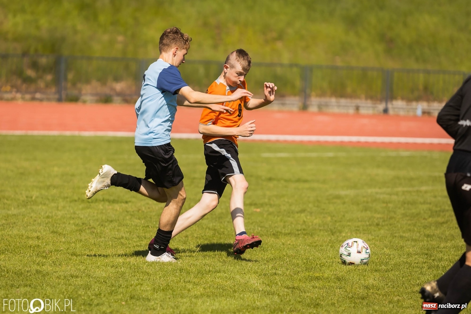 Zdjęcie w galerii na portalu naszraciborz.pl: Ósmoklasiści w walce o puchar dyrektora ZSOMS [FOTO] wiadomości z regionu