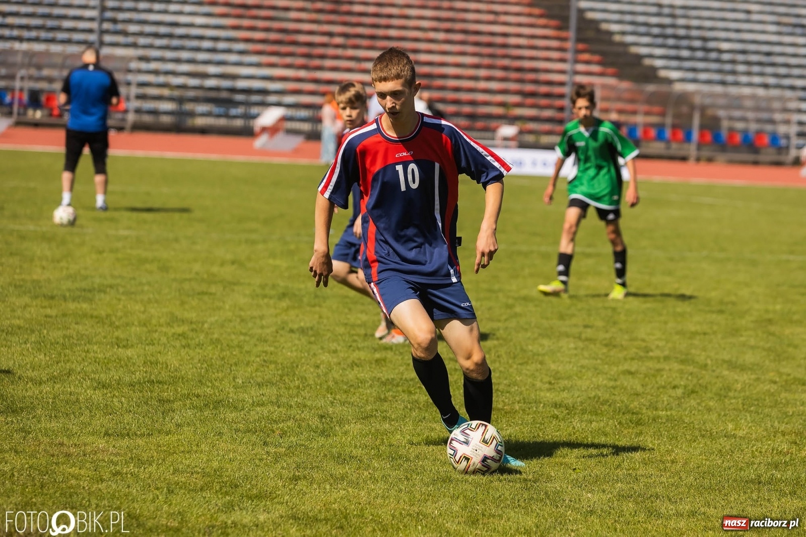 Zdjęcie w galerii na portalu naszraciborz.pl: Ósmoklasiści w walce o puchar dyrektora ZSOMS [FOTO] wiadomości z regionu