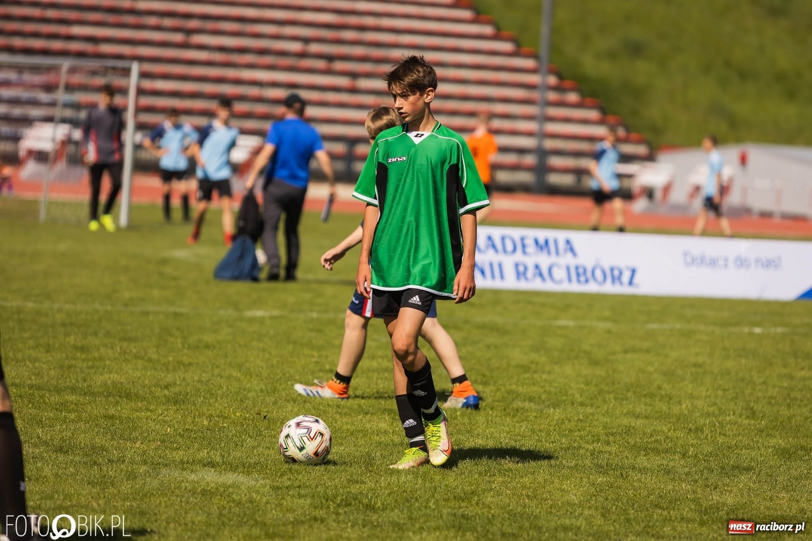 Zdjęcie w galerii na portalu naszraciborz.pl: Ósmoklasiści w walce o puchar dyrektora ZSOMS [FOTO] wiadomości z regionu