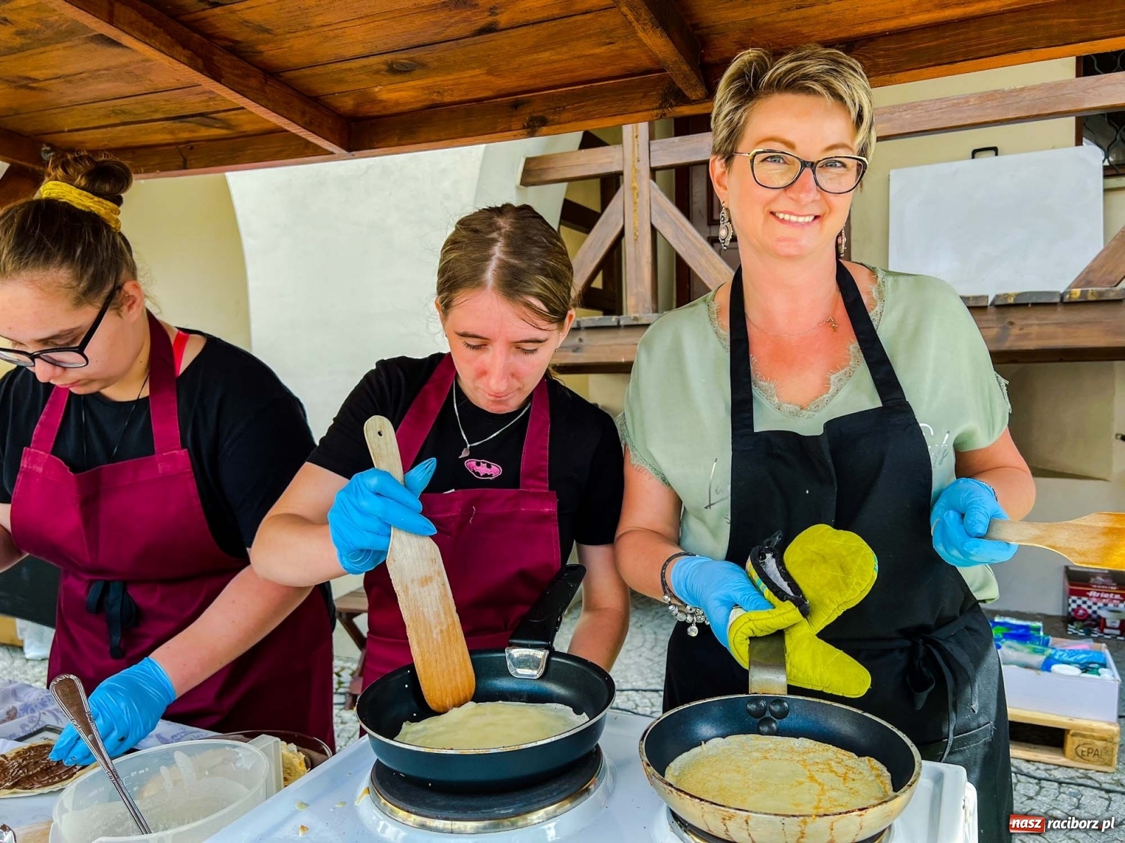 Zdjęcie w galerii na portalu naszraciborz.pl: Dziesięć tysięcy pizz gratis. Dzień Dziecka na zamku [FOTO i WIDEO] wiadomości z regionu