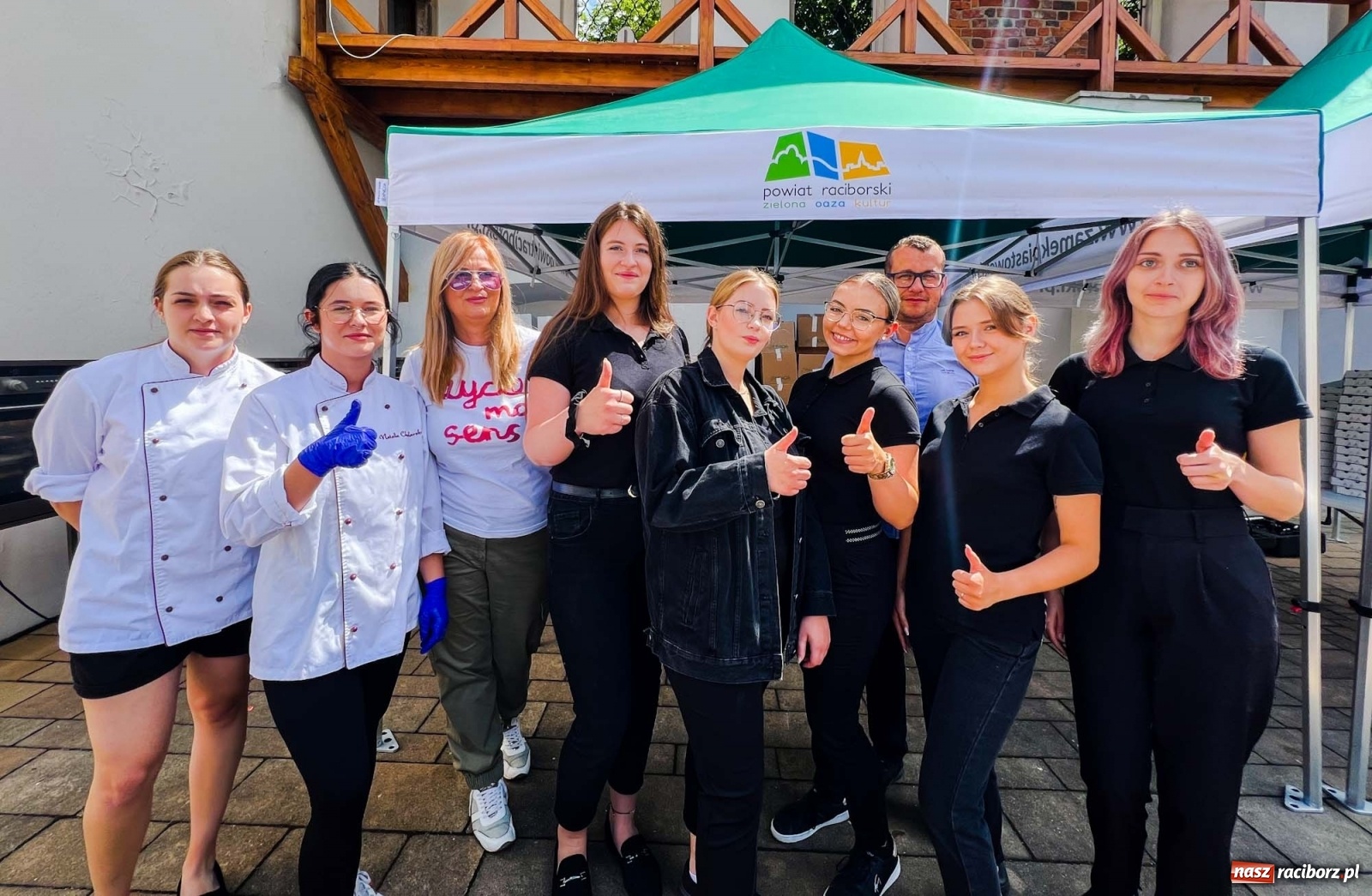 Zdjęcie w galerii na portalu naszraciborz.pl: Dziesięć tysięcy pizz gratis. Dzień Dziecka na zamku [FOTO i WIDEO] wiadomości z regionu