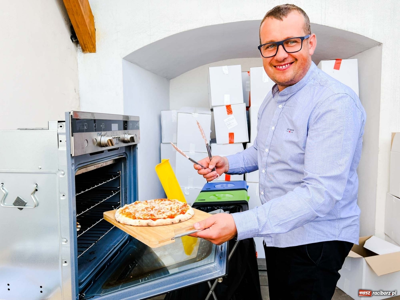 Zdjęcie w galerii na portalu naszraciborz.pl: Dziesięć tysięcy pizz gratis. Dzień Dziecka na zamku [FOTO i WIDEO] wiadomości z regionu