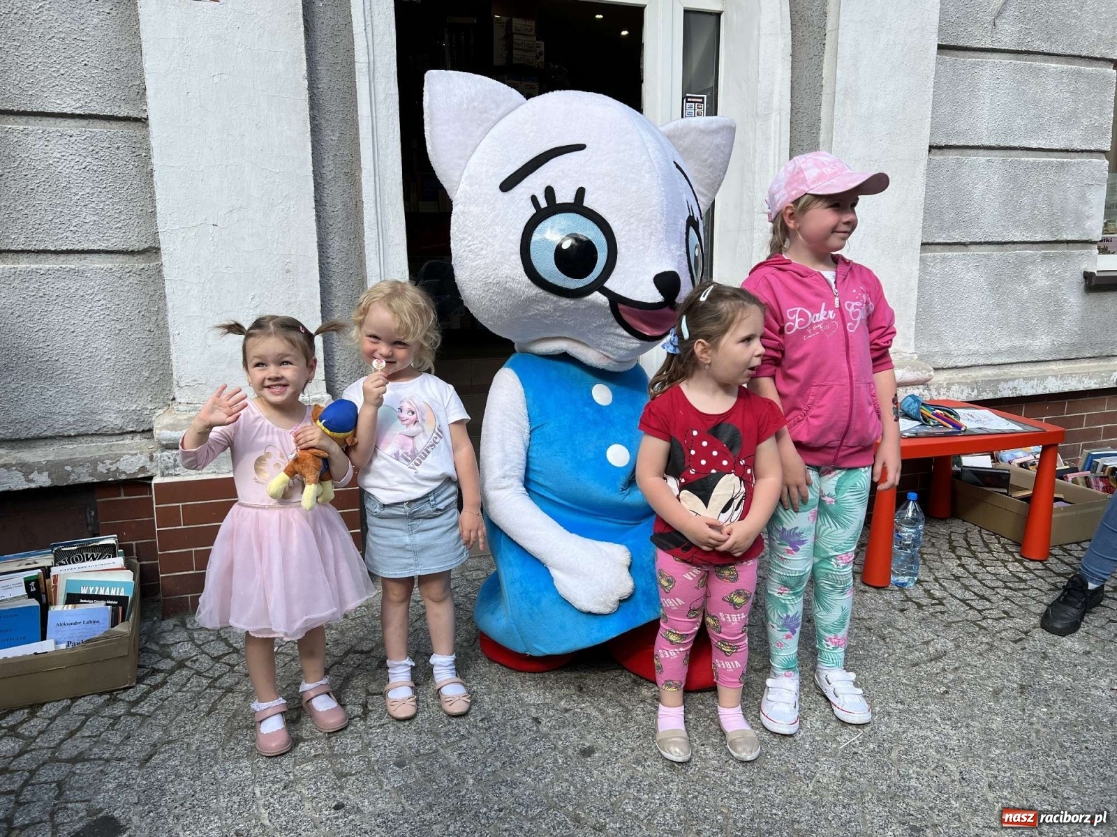 Zdjęcie w galerii na portalu naszraciborz.pl: Tłumy na Długiej. Dzień Dziecka ożywił starówkę wiadomości z regionu