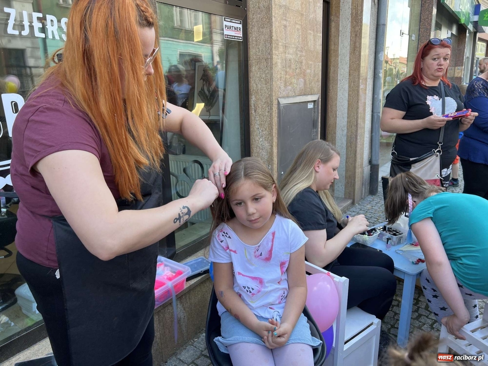 Zdjęcie w galerii na portalu naszraciborz.pl: Tłumy na Długiej. Dzień Dziecka ożywił starówkę wiadomości z regionu