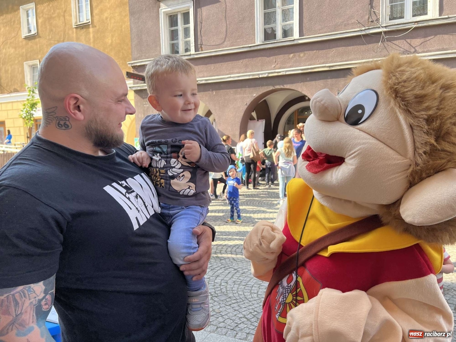 Zdjęcie w galerii na portalu naszraciborz.pl: Tłumy na Długiej. Dzień Dziecka ożywił starówkę wiadomości z regionu