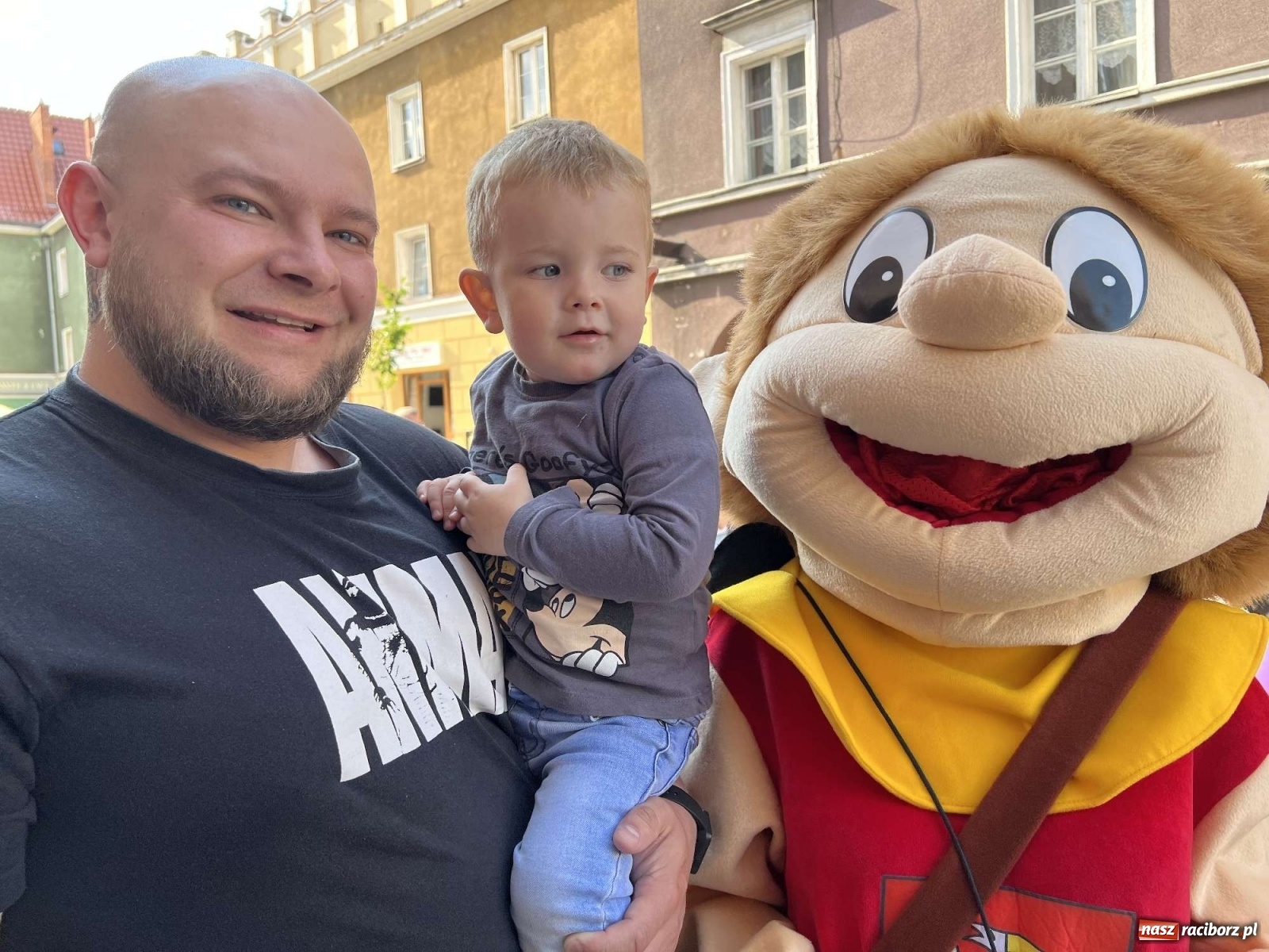 Zdjęcie w galerii na portalu naszraciborz.pl: Tłumy na Długiej. Dzień Dziecka ożywił starówkę wiadomości z regionu