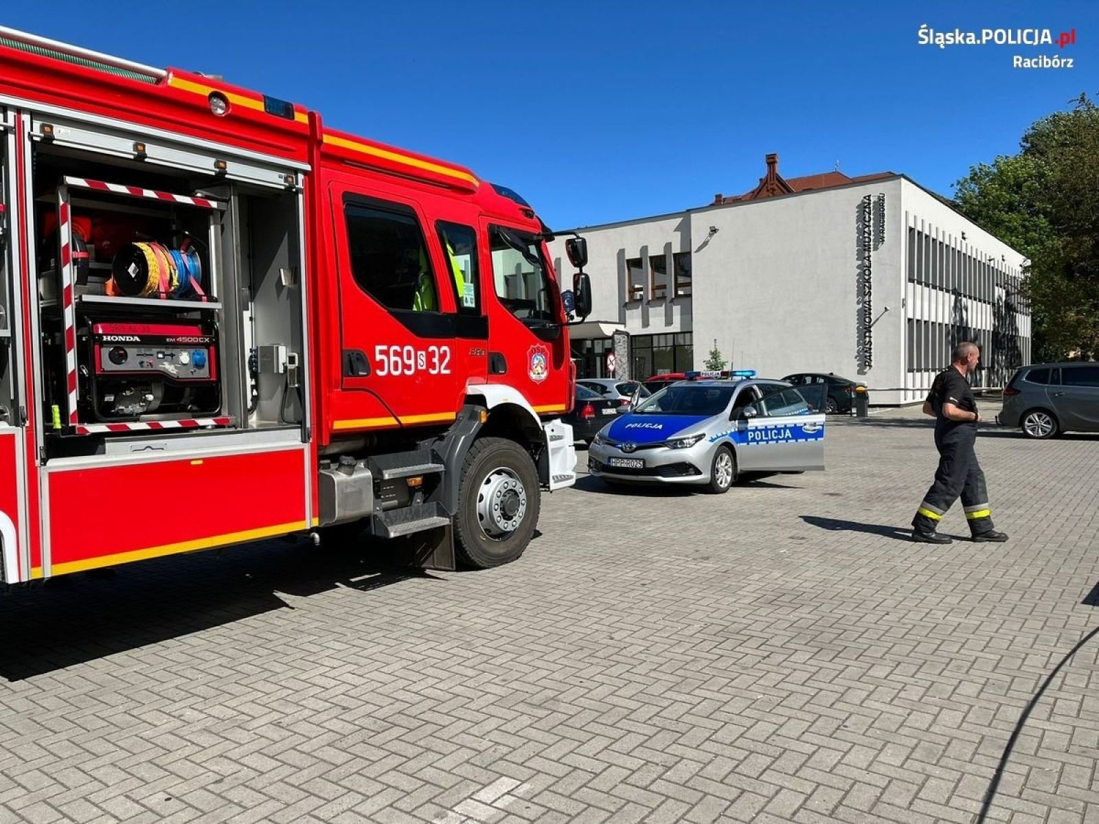 Zdjęcie w galerii na portalu naszraciborz.pl: Policyjny profilaktyk na festynie rodzinnym w Szkole Muzycznej wiadomości z regionu