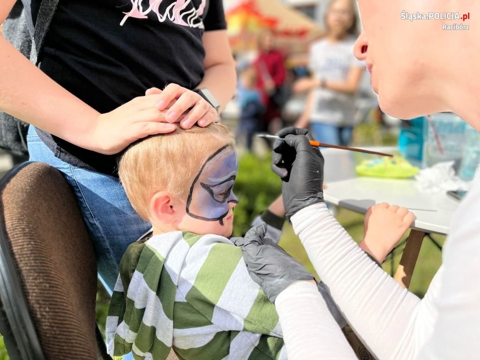 Zdjęcie w galerii na portalu naszraciborz.pl: Policyjny profilaktyk na festynie rodzinnym w Szkole Muzycznej wiadomości z regionu