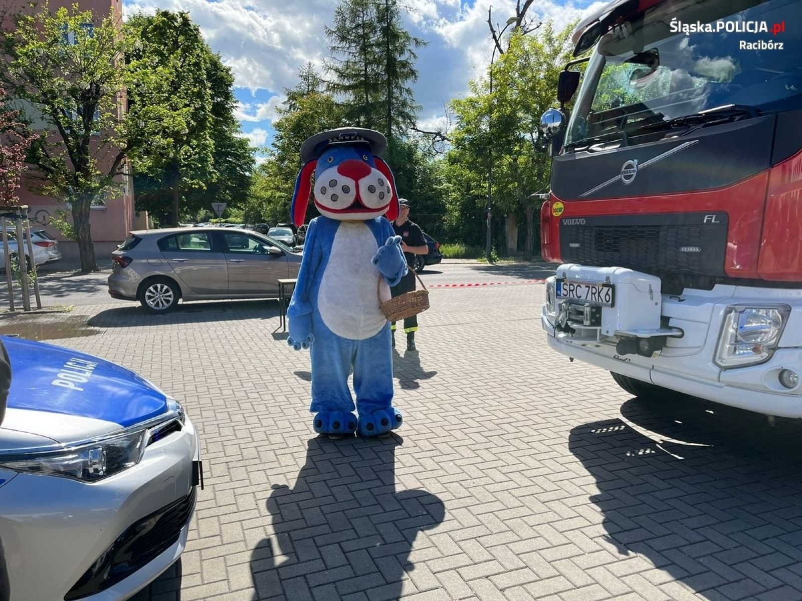 Zdjęcie w galerii na portalu naszraciborz.pl: Policyjny profilaktyk na festynie rodzinnym w Szkole Muzycznej wiadomości z regionu