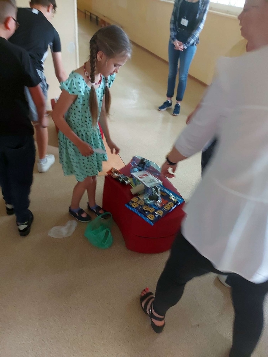 Zdjęcie w galerii na portalu naszraciborz.pl: Wolontariusze II LO w Zespole Szkół specjalnych w Raciborzu wiadomości z regionu