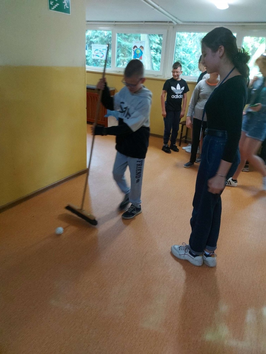 Zdjęcie w galerii na portalu naszraciborz.pl: Wolontariusze II LO w Zespole Szkół specjalnych w Raciborzu wiadomości z regionu