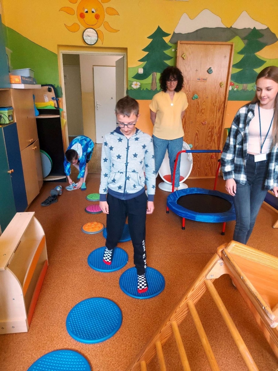 Zdjęcie w galerii na portalu naszraciborz.pl: Wolontariusze II LO w Zespole Szkół specjalnych w Raciborzu wiadomości z regionu