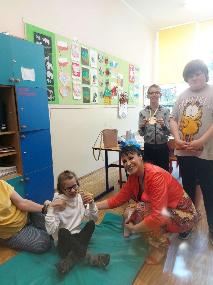 Zdjęcie w galerii na portalu naszraciborz.pl: Wolontariusze II LO w Zespole Szkół specjalnych w Raciborzu wiadomości z regionu