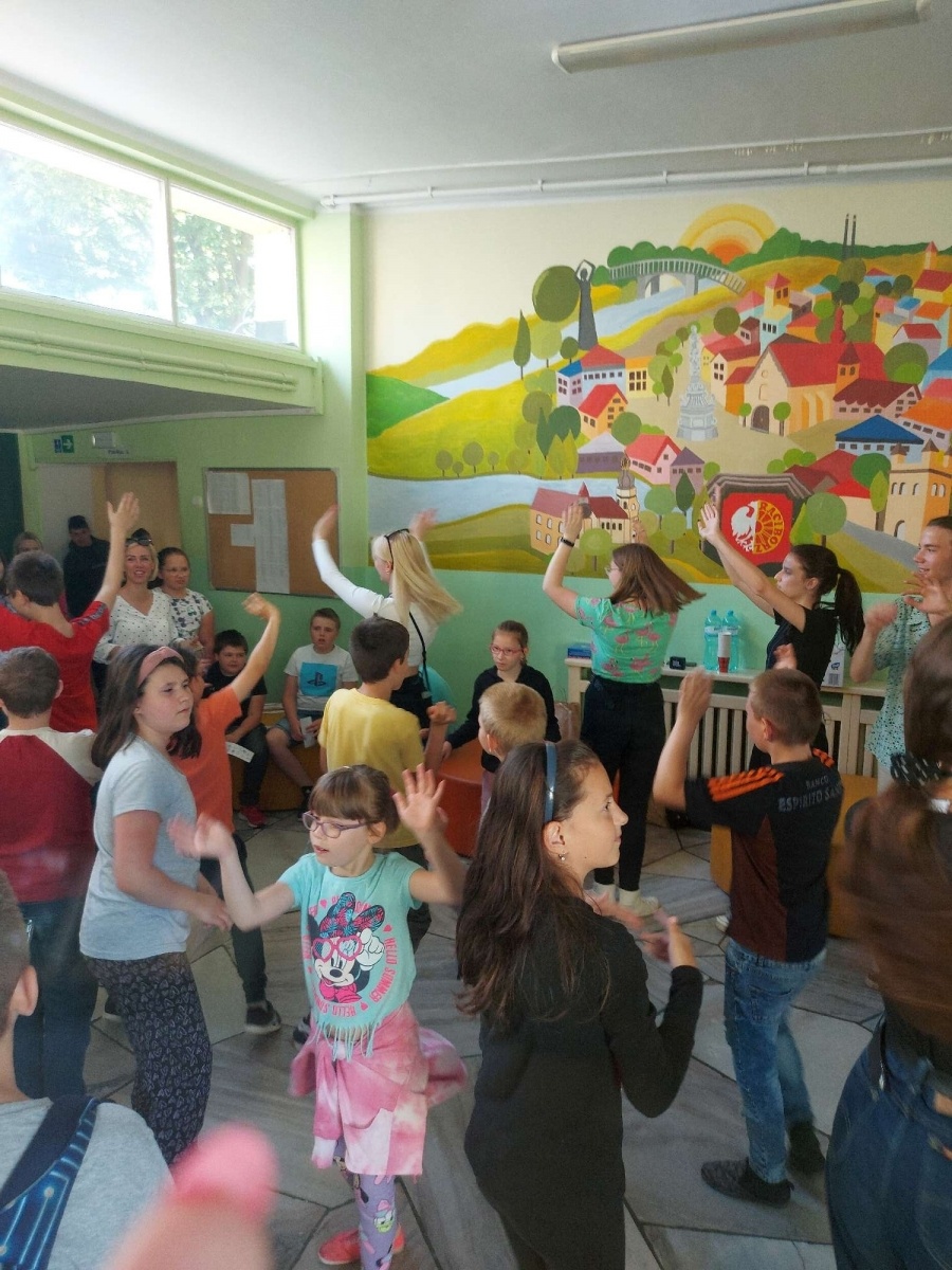 Zdjęcie w galerii na portalu naszraciborz.pl: Wolontariusze II LO w Zespole Szkół specjalnych w Raciborzu wiadomości z regionu