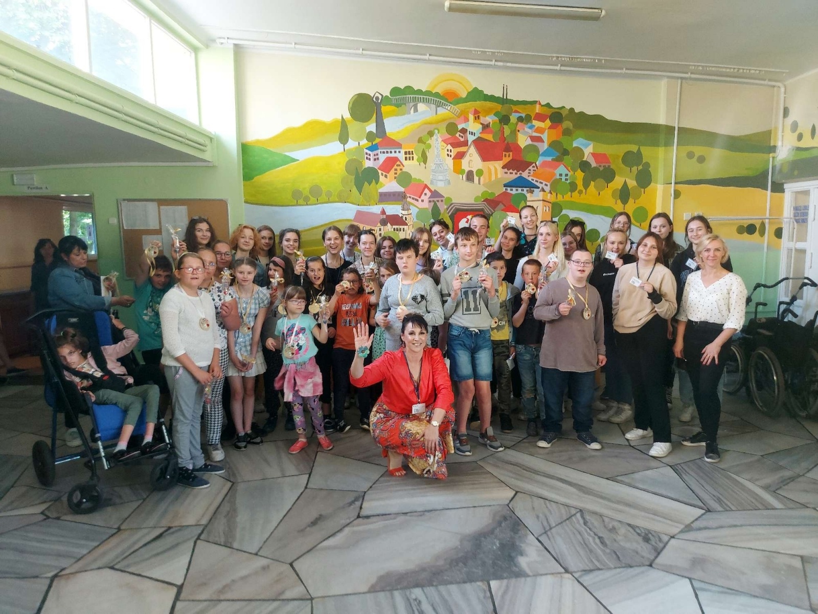 Zdjęcie w galerii na portalu naszraciborz.pl: Wolontariusze II LO w Zespole Szkół specjalnych w Raciborzu wiadomości z regionu