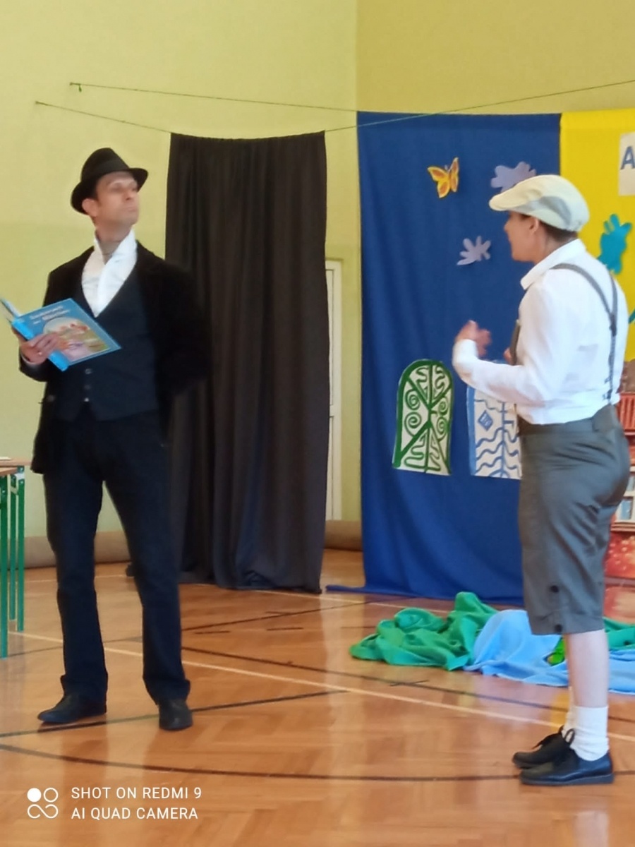 Zdjęcie w galerii na portalu naszraciborz.pl: Nauczyciele z Krzyżanowic zrobili niespodziankę swym uczniom [FOTO] wiadomości z regionu