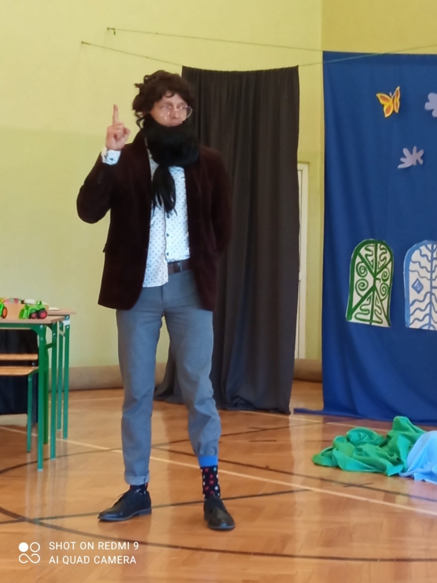 Zdjęcie w galerii na portalu naszraciborz.pl: Nauczyciele z Krzyżanowic zrobili niespodziankę swym uczniom [FOTO] wiadomości z regionu