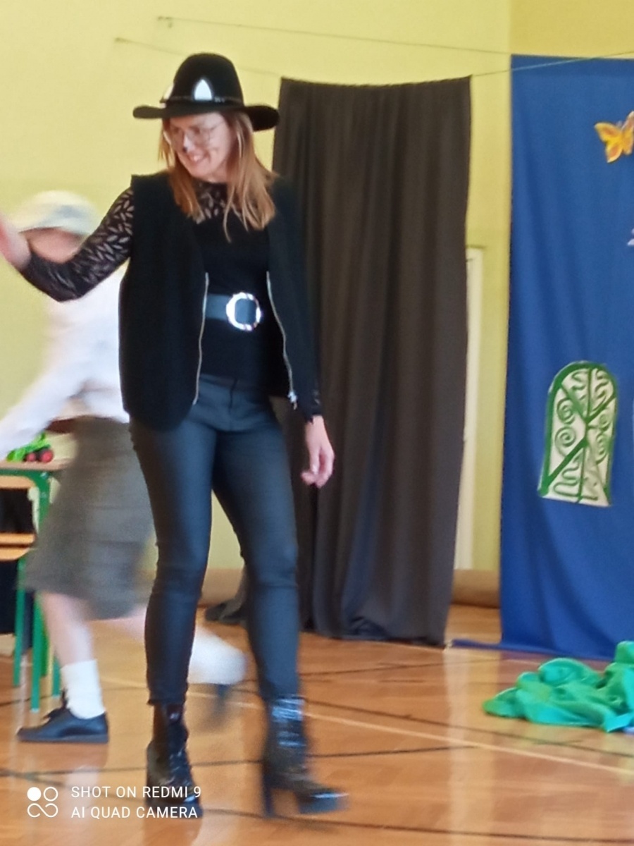 Zdjęcie w galerii na portalu naszraciborz.pl: Nauczyciele z Krzyżanowic zrobili niespodziankę swym uczniom [FOTO] wiadomości z regionu