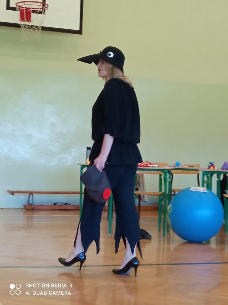 Zdjęcie w galerii na portalu naszraciborz.pl: Nauczyciele z Krzyżanowic zrobili niespodziankę swym uczniom [FOTO] wiadomości z regionu