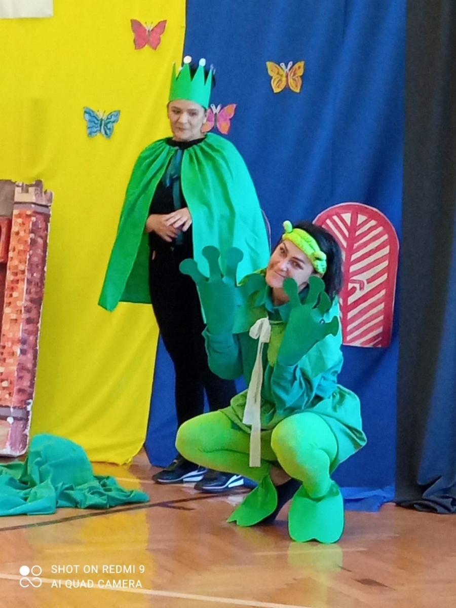 Zdjęcie w galerii na portalu naszraciborz.pl: Nauczyciele z Krzyżanowic zrobili niespodziankę swym uczniom [FOTO] wiadomości z regionu