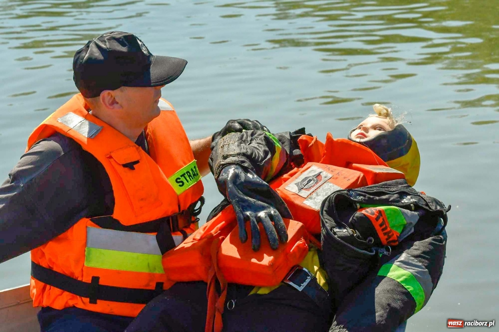 Zdjęcie w galerii na portalu naszraciborz.pl: Kompania odwodowa KSRG powiatu raciborskiego ćwiczyła dziś na terenie zbiornika Racibórz [FOTO i WIDEO] wiadomości z regionu