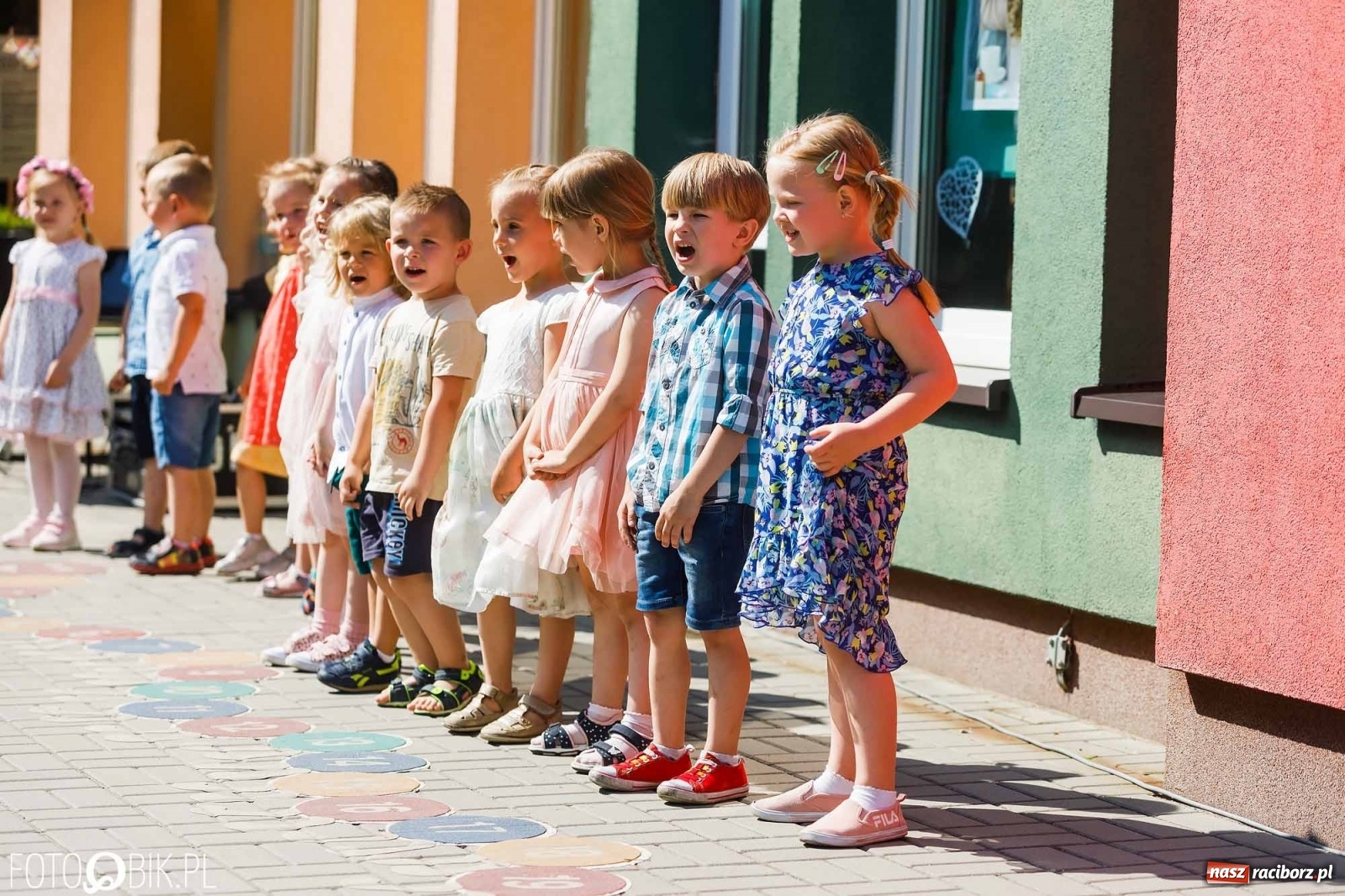 Zdjęcie w galerii na portalu naszraciborz.pl: Piknik rodzinny z okazji Dnia Mamy i Taty w Przedszkolu nr 26 wiadomości z regionu