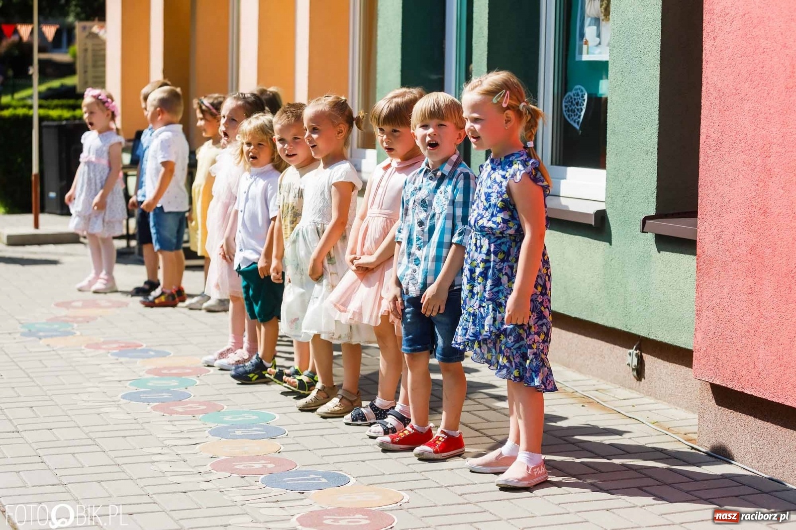 Zdjęcie w galerii na portalu naszraciborz.pl: Piknik rodzinny z okazji Dnia Mamy i Taty w Przedszkolu nr 26 wiadomości z regionu