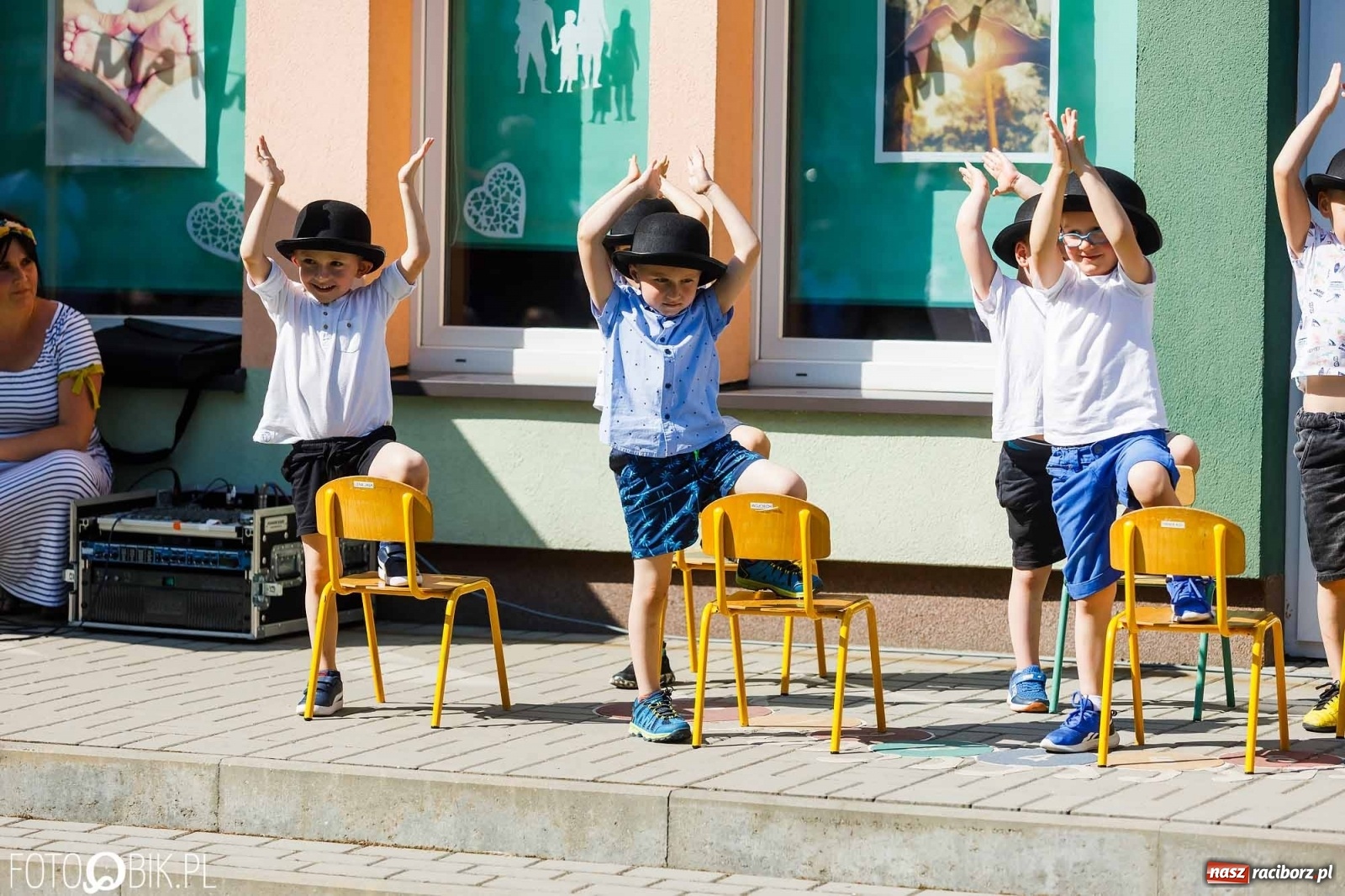 Zdjęcie w galerii na portalu naszraciborz.pl: Piknik rodzinny z okazji Dnia Mamy i Taty w Przedszkolu nr 26 wiadomości z regionu