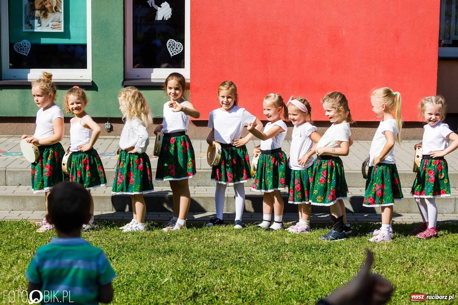 Zdjęcie w galerii na portalu naszraciborz.pl: Piknik rodzinny z okazji Dnia Mamy i Taty w Przedszkolu nr 26 wiadomości z regionu