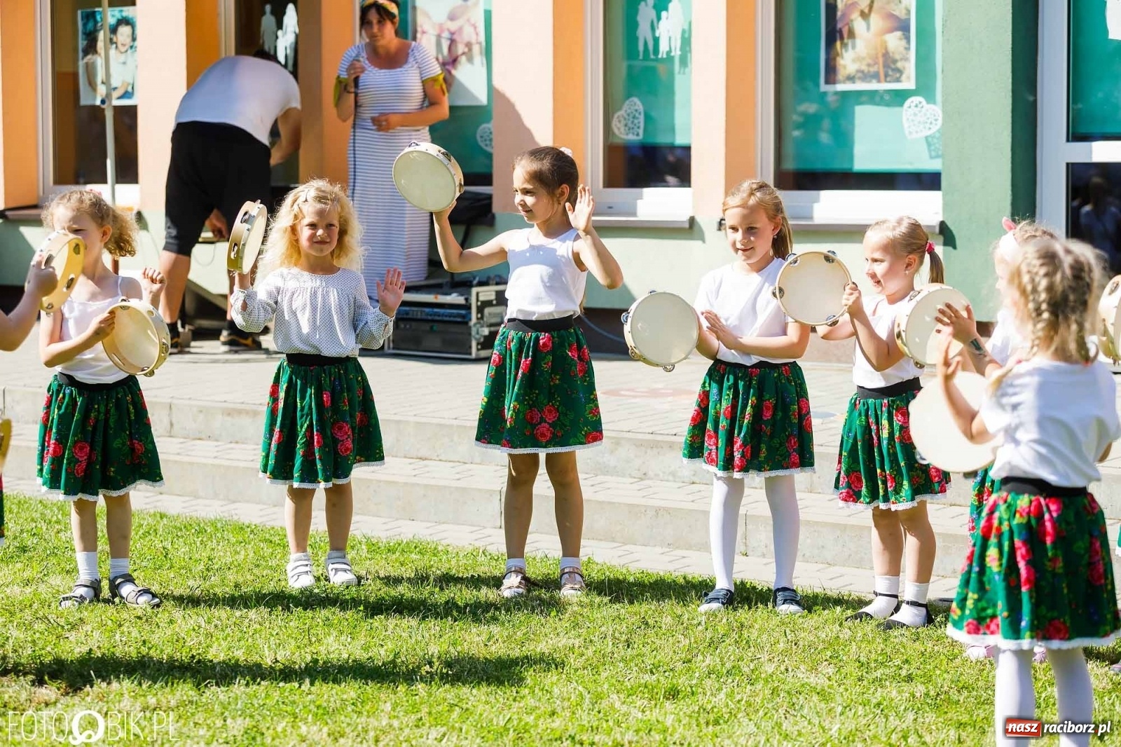 Zdjęcie w galerii na portalu naszraciborz.pl: Piknik rodzinny z okazji Dnia Mamy i Taty w Przedszkolu nr 26 wiadomości z regionu