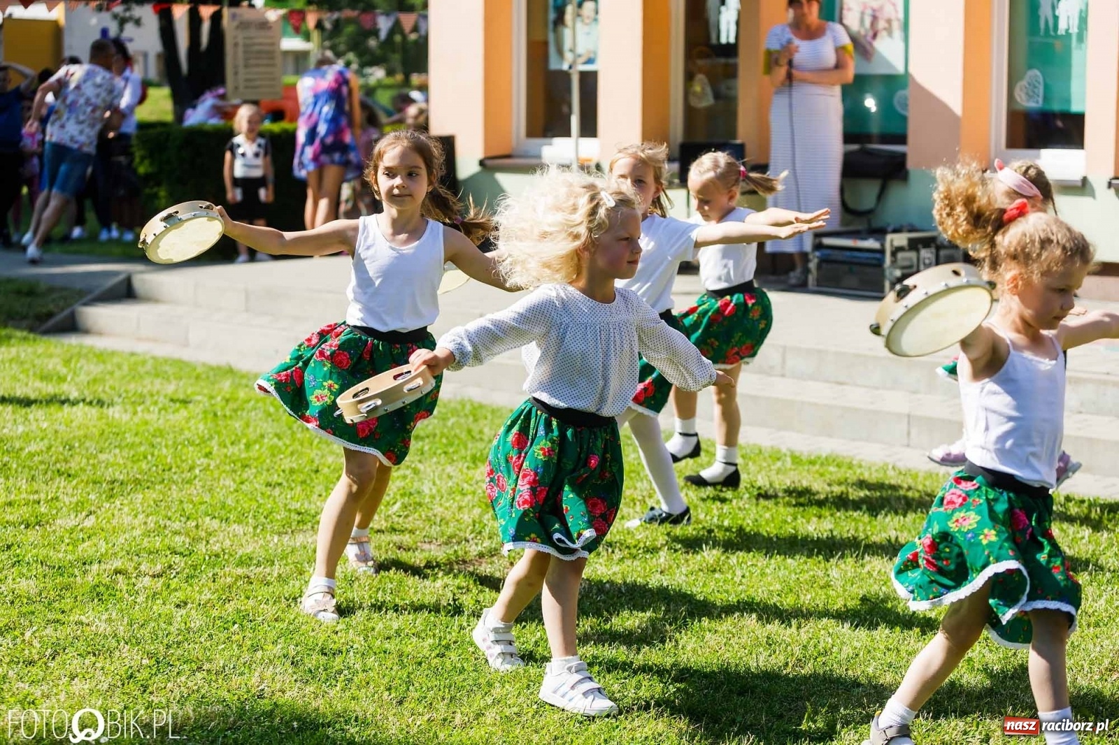 Zdjęcie w galerii na portalu naszraciborz.pl: Piknik rodzinny z okazji Dnia Mamy i Taty w Przedszkolu nr 26 wiadomości z regionu