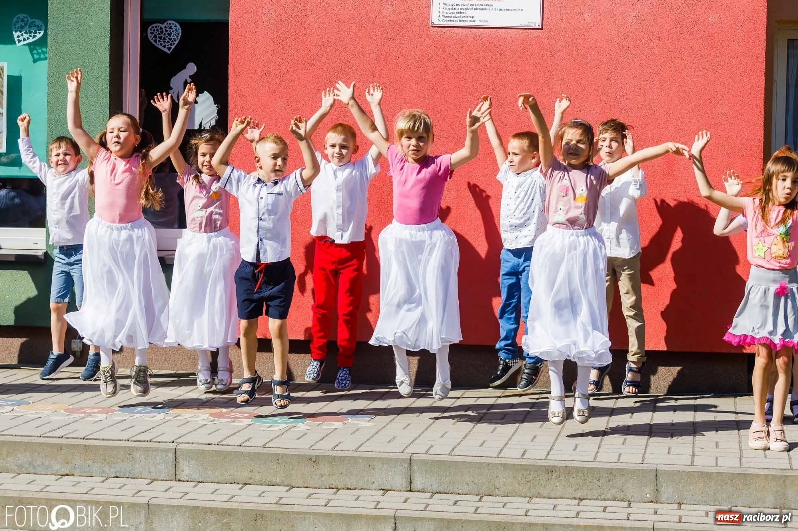 Zdjęcie w galerii na portalu naszraciborz.pl: Piknik rodzinny z okazji Dnia Mamy i Taty w Przedszkolu nr 26 wiadomości z regionu