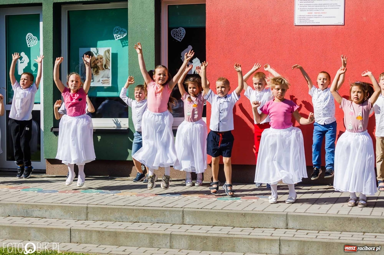 Zdjęcie w galerii na portalu naszraciborz.pl: Piknik rodzinny z okazji Dnia Mamy i Taty w Przedszkolu nr 26 wiadomości z regionu