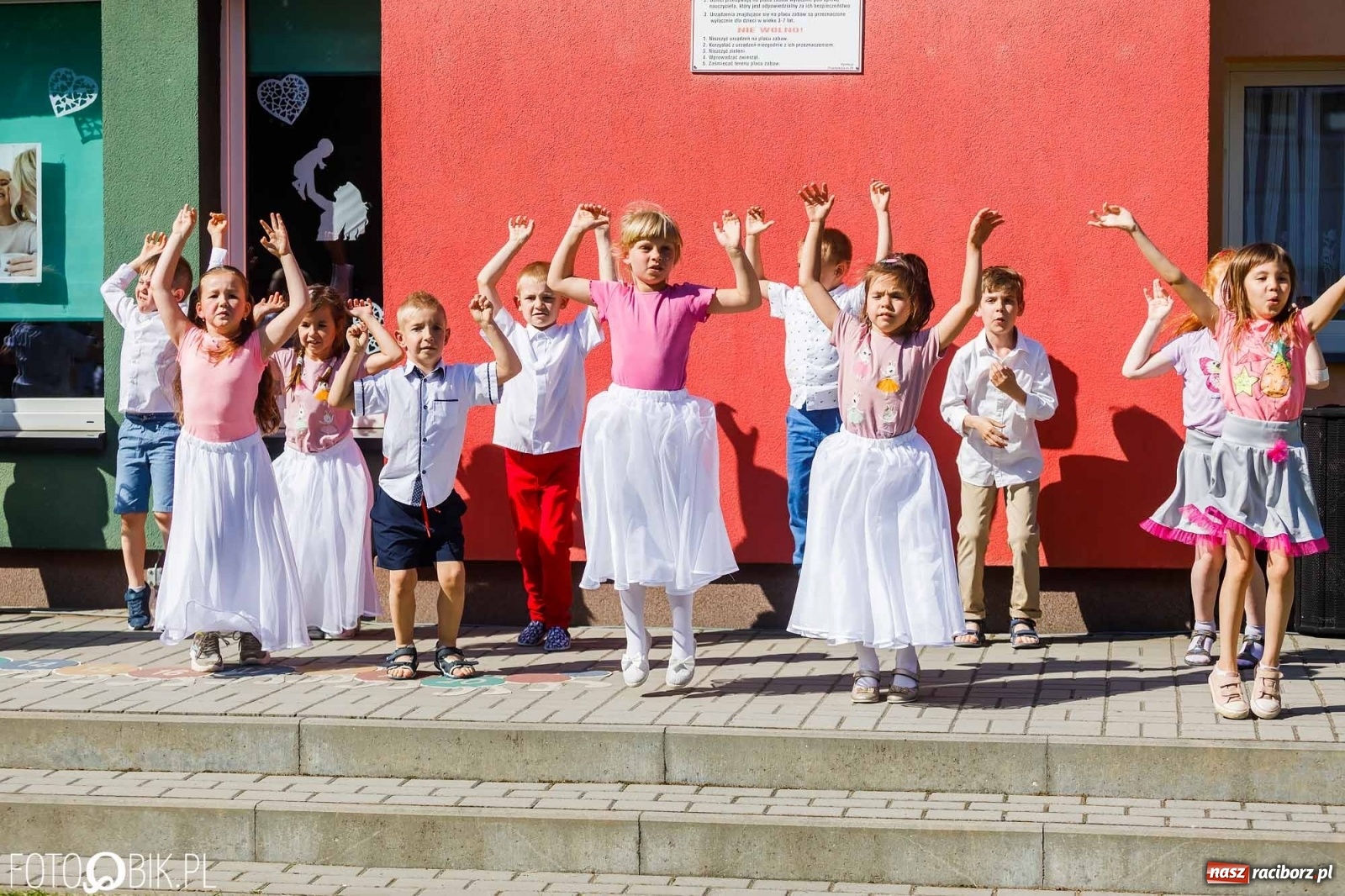 Zdjęcie w galerii na portalu naszraciborz.pl: Piknik rodzinny z okazji Dnia Mamy i Taty w Przedszkolu nr 26 wiadomości z regionu