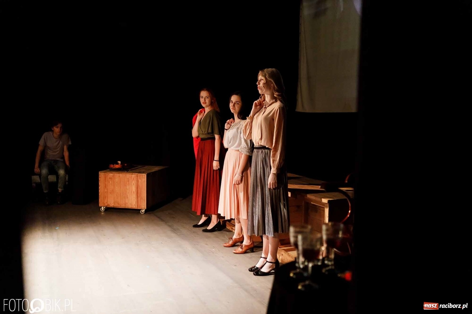 Zdjęcie w galerii na portalu naszraciborz.pl: Ciągnie wiosna. Spektakl w wykonaniu Grupy Melpomena w DK Strzecha wiadomości z regionu