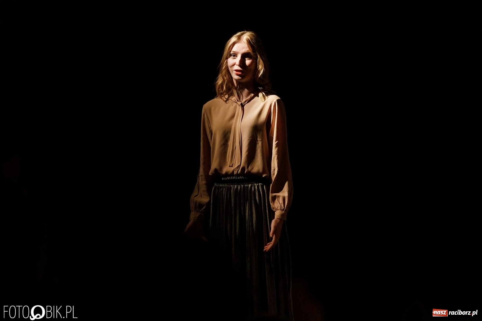 Zdjęcie w galerii na portalu naszraciborz.pl: Ciągnie wiosna. Spektakl w wykonaniu Grupy Melpomena w DK Strzecha wiadomości z regionu