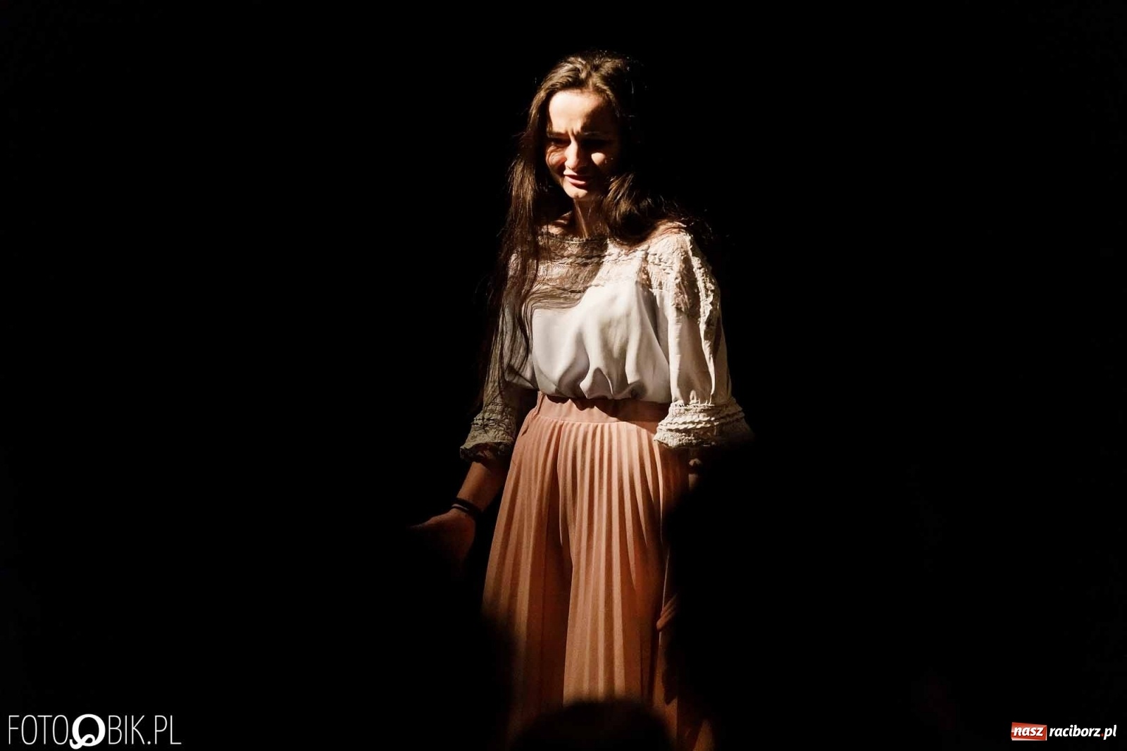 Zdjęcie w galerii na portalu naszraciborz.pl: Ciągnie wiosna. Spektakl w wykonaniu Grupy Melpomena w DK Strzecha wiadomości z regionu