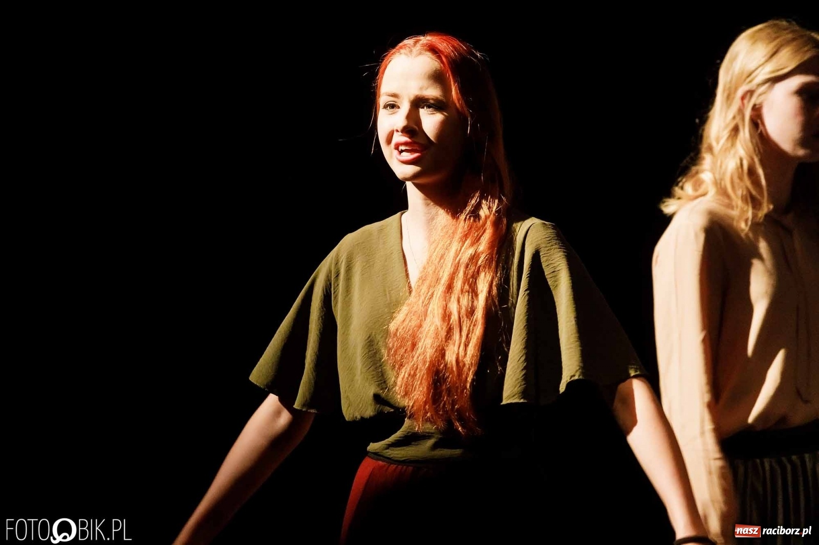 Zdjęcie w galerii na portalu naszraciborz.pl: Ciągnie wiosna. Spektakl w wykonaniu Grupy Melpomena w DK Strzecha wiadomości z regionu