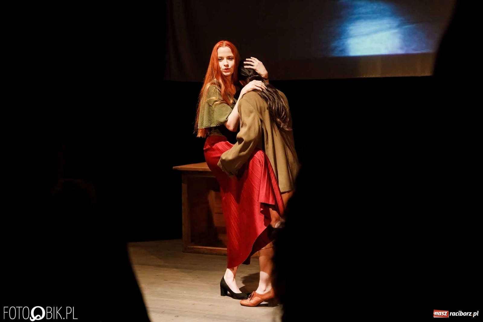 Zdjęcie w galerii na portalu naszraciborz.pl: Ciągnie wiosna. Spektakl w wykonaniu Grupy Melpomena w DK Strzecha wiadomości z regionu