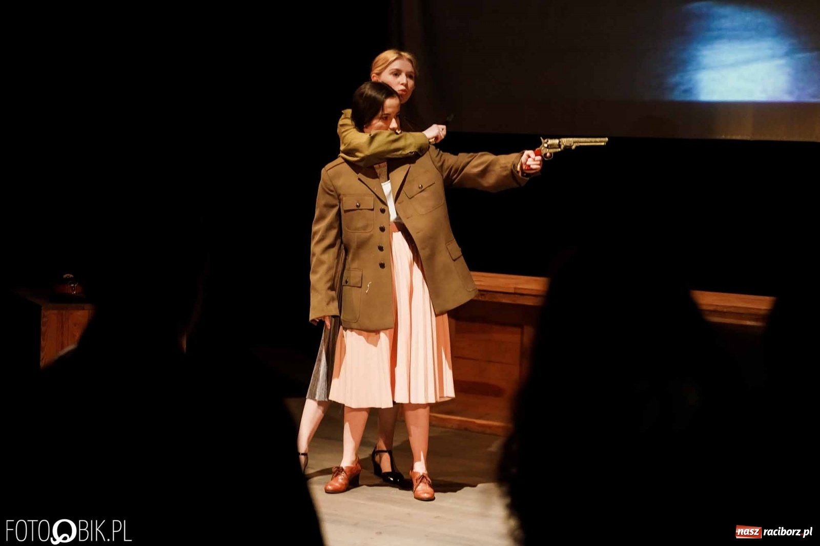 Zdjęcie w galerii na portalu naszraciborz.pl: Ciągnie wiosna. Spektakl w wykonaniu Grupy Melpomena w DK Strzecha wiadomości z regionu