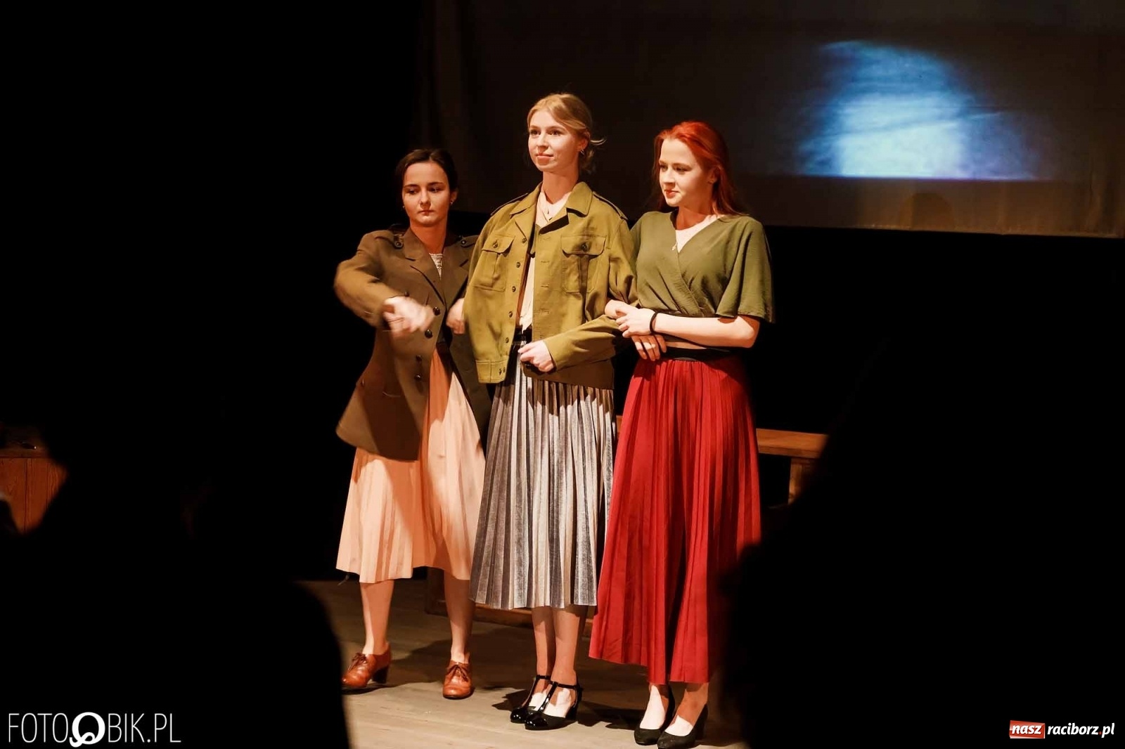 Zdjęcie w galerii na portalu naszraciborz.pl: Ciągnie wiosna. Spektakl w wykonaniu Grupy Melpomena w DK Strzecha wiadomości z regionu