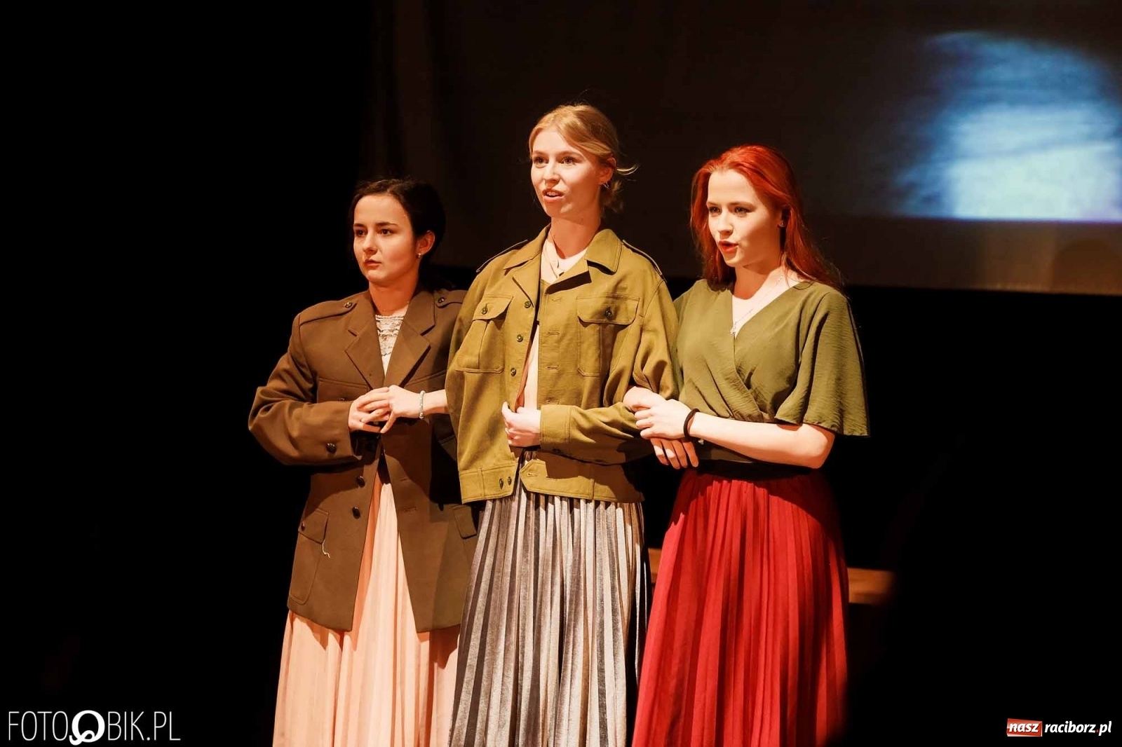 Zdjęcie w galerii na portalu naszraciborz.pl: Ciągnie wiosna. Spektakl w wykonaniu Grupy Melpomena w DK Strzecha wiadomości z regionu
